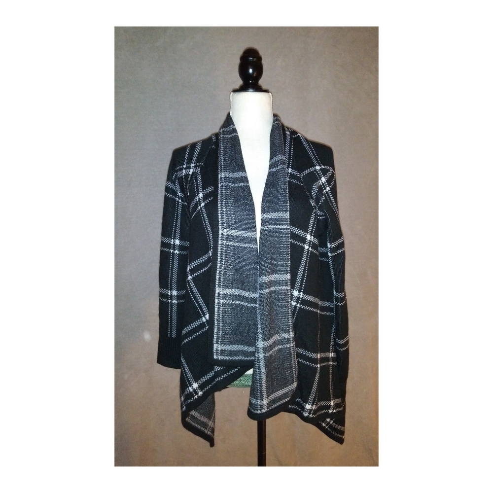Merona open Sweater Plaid size Medium Long sleeves